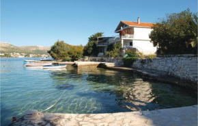 2 Bedroom Beautiful Home In Sparadici